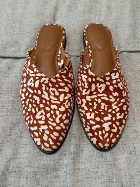 Universal Thread Rust & Cream Patterned Slip-On Mules